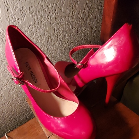 Sexy red Jessica Simpson stilettos/pumps - Picture 4 of 4